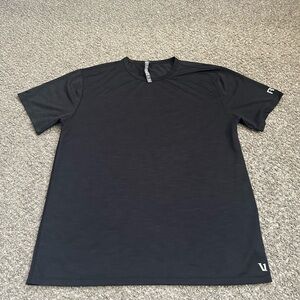 Vuori Men's Black Zephyr Tee Shirt Performance Athletic Size XL (A5) EUC